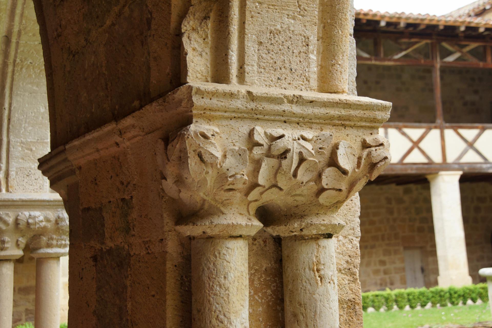 Fresque champêtre du XVIIIe siècle dans les galeries du cloître de Flaran