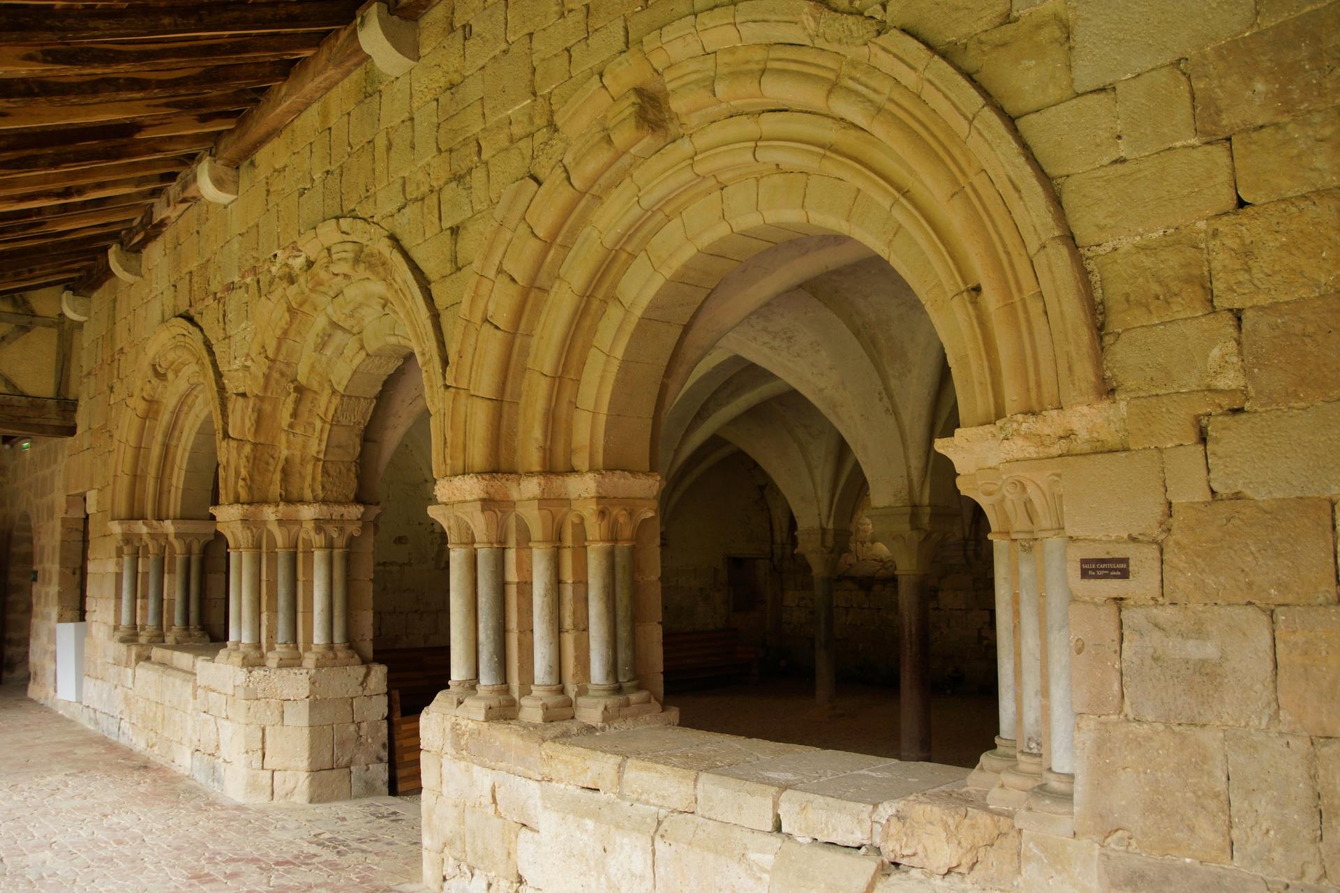 Chapiteau végétal du cloître de Flaran