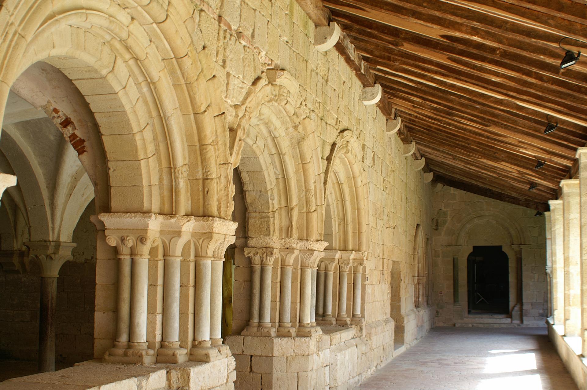 Cloître de Flaran, galerie gothique et galerie à pans de bois
