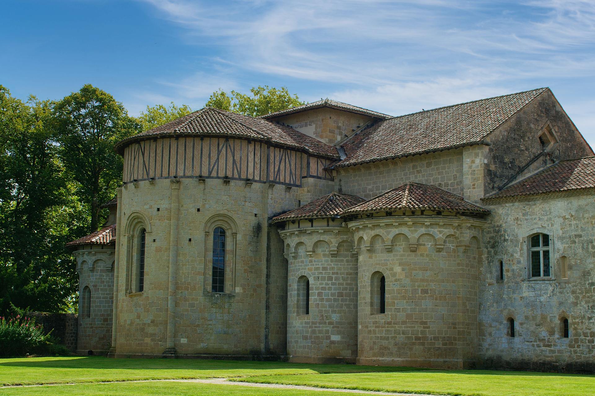 Chevet de l'abbatiale de Flaran, abside et absidioles