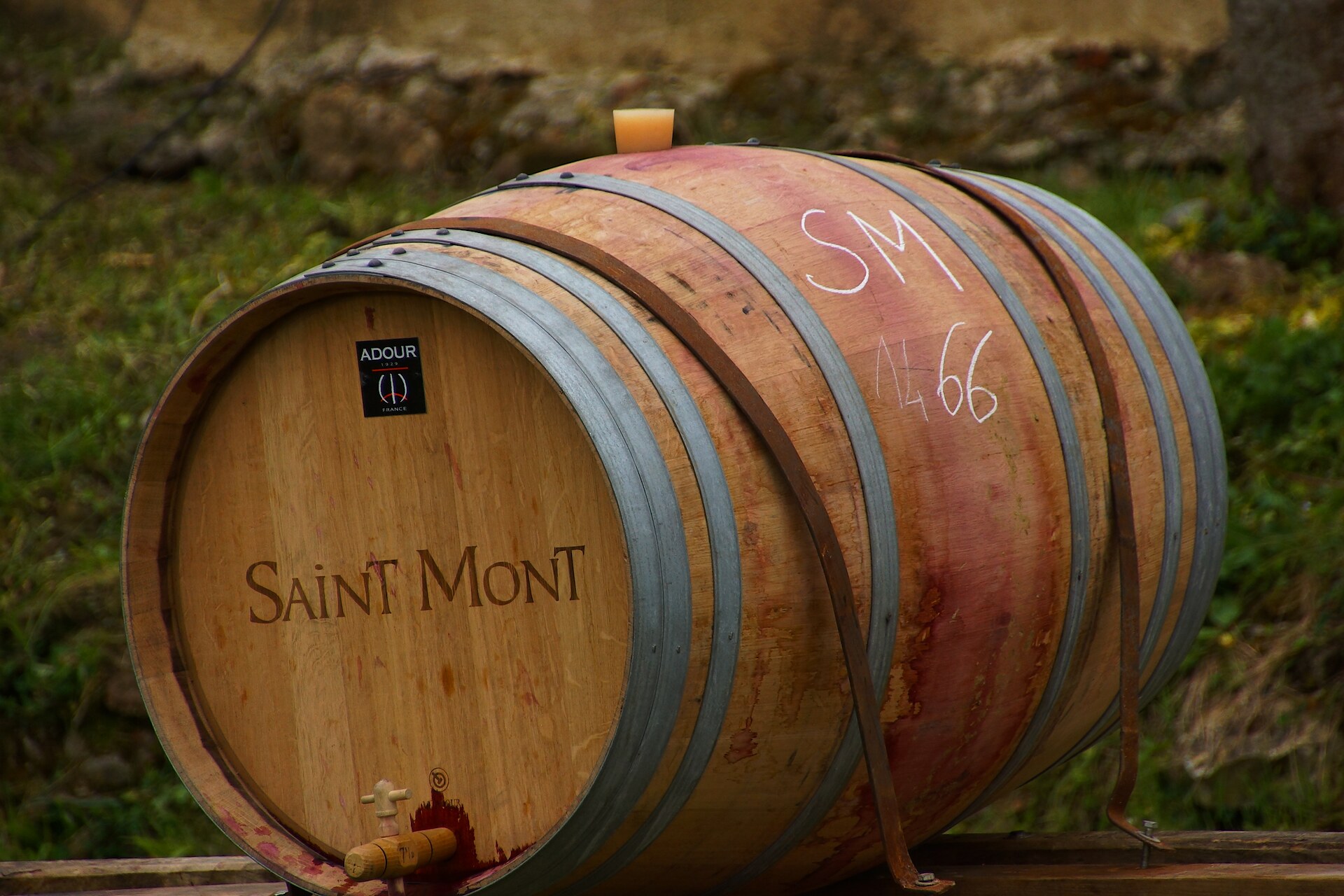 Barrique en chêne marquée Saint Mont