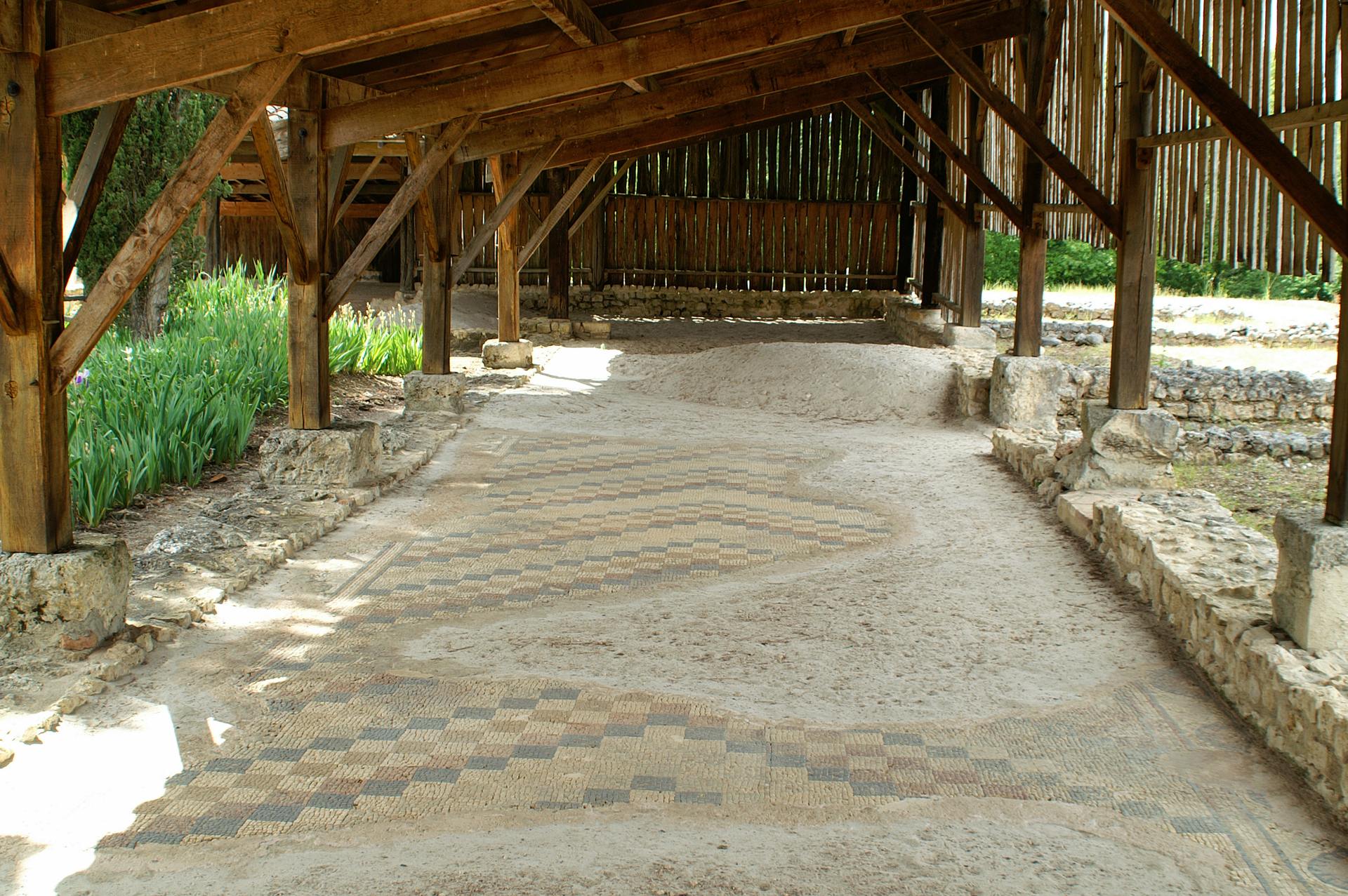 Galerie couverte de la villa de Séviac, sol en mosaïque