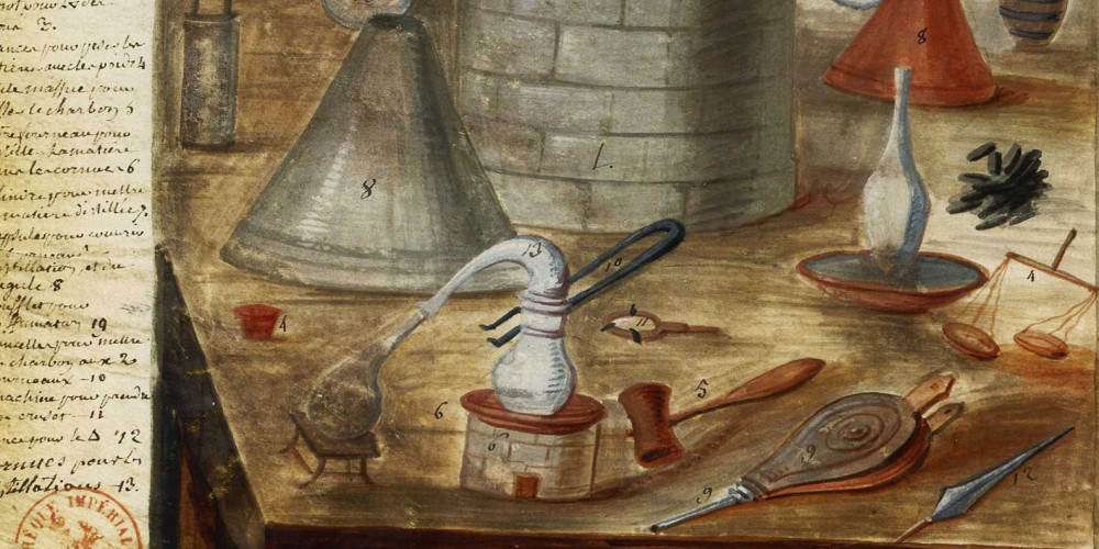Atelier d'apothicaire médiéval avec alambic, instruments de pesée et fourneaux