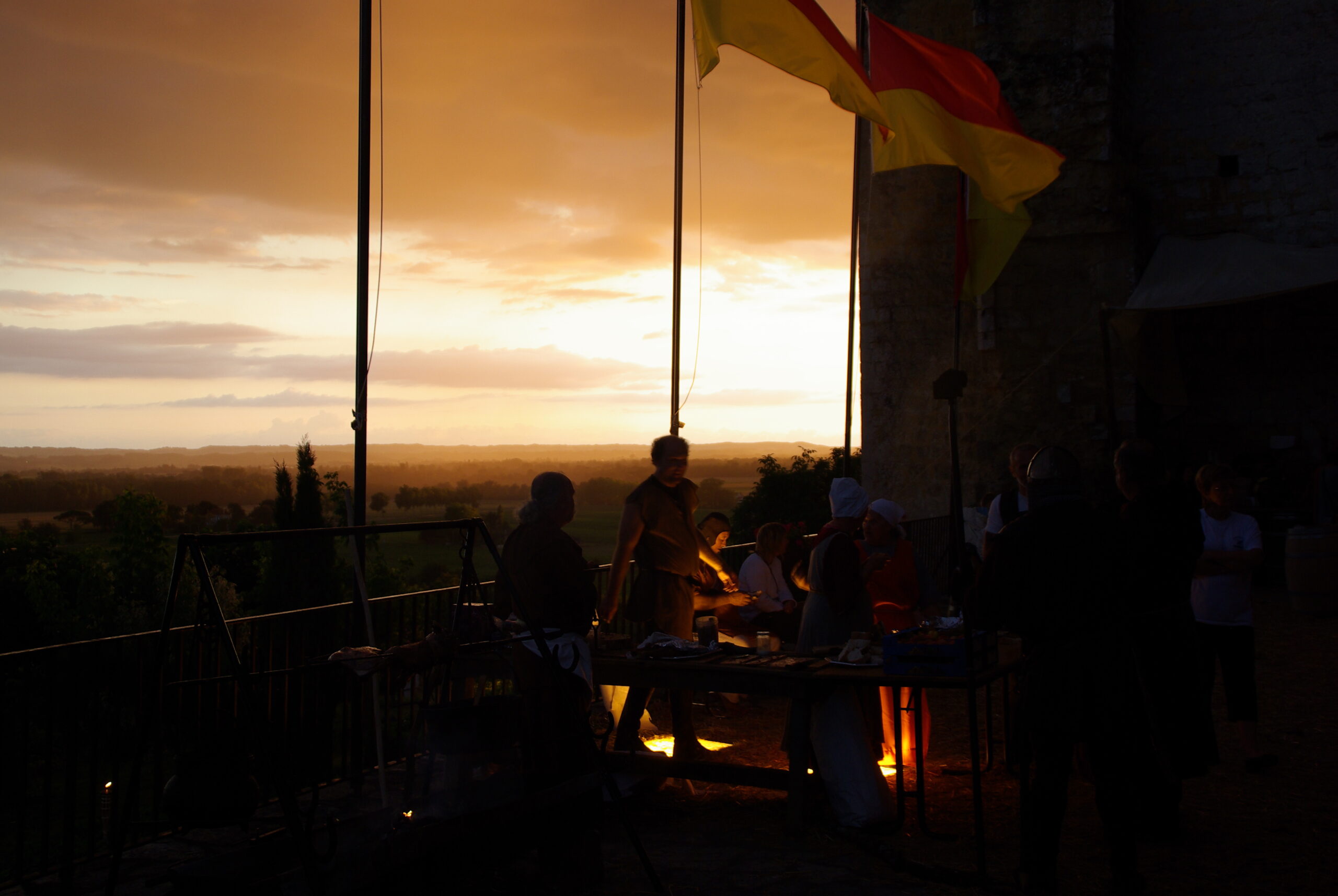 Vue de la tour de Termes-d’Armagnac dans une lumière de fin d’orage