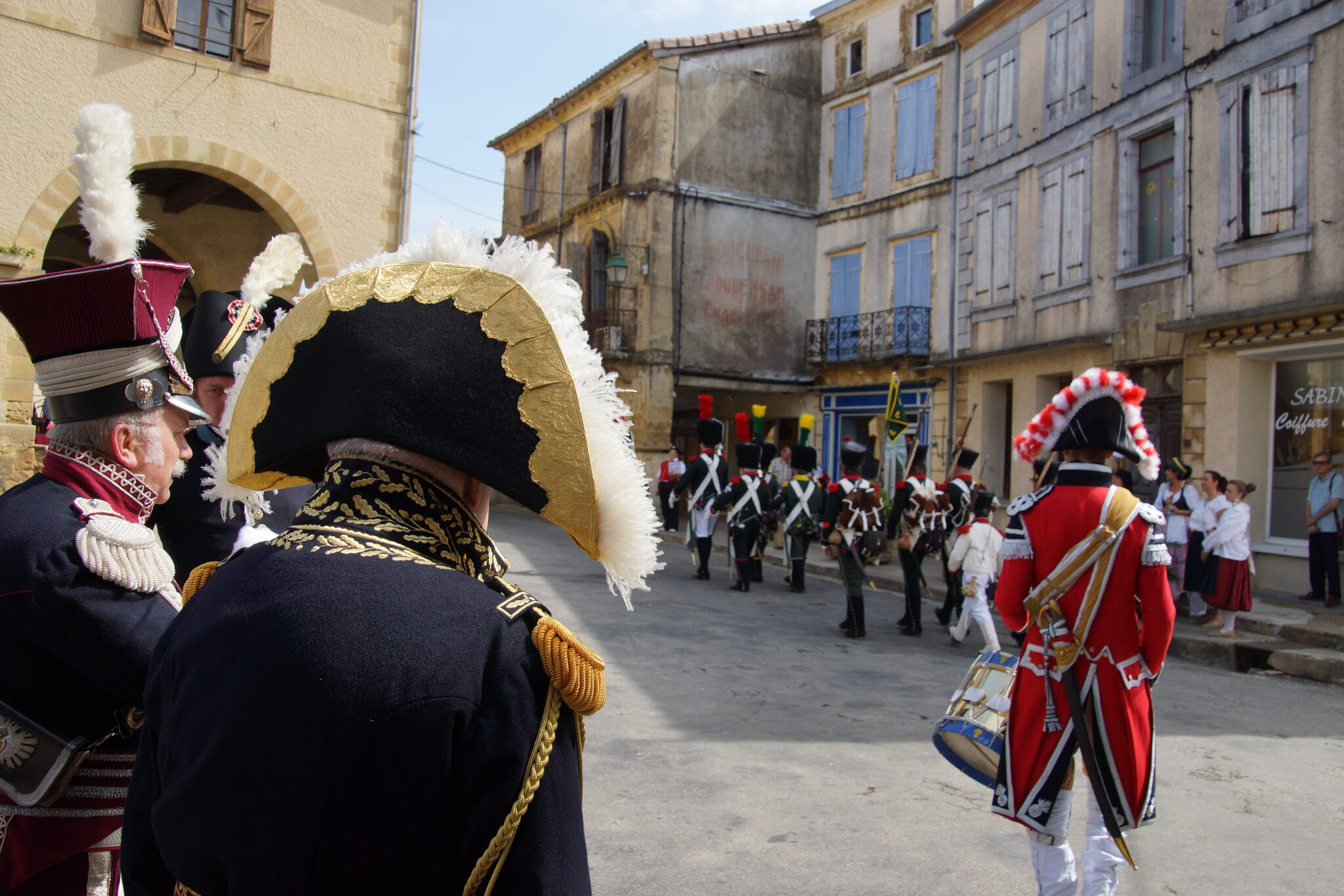 Défilé en costume napoléonien dans les rues de Miélan