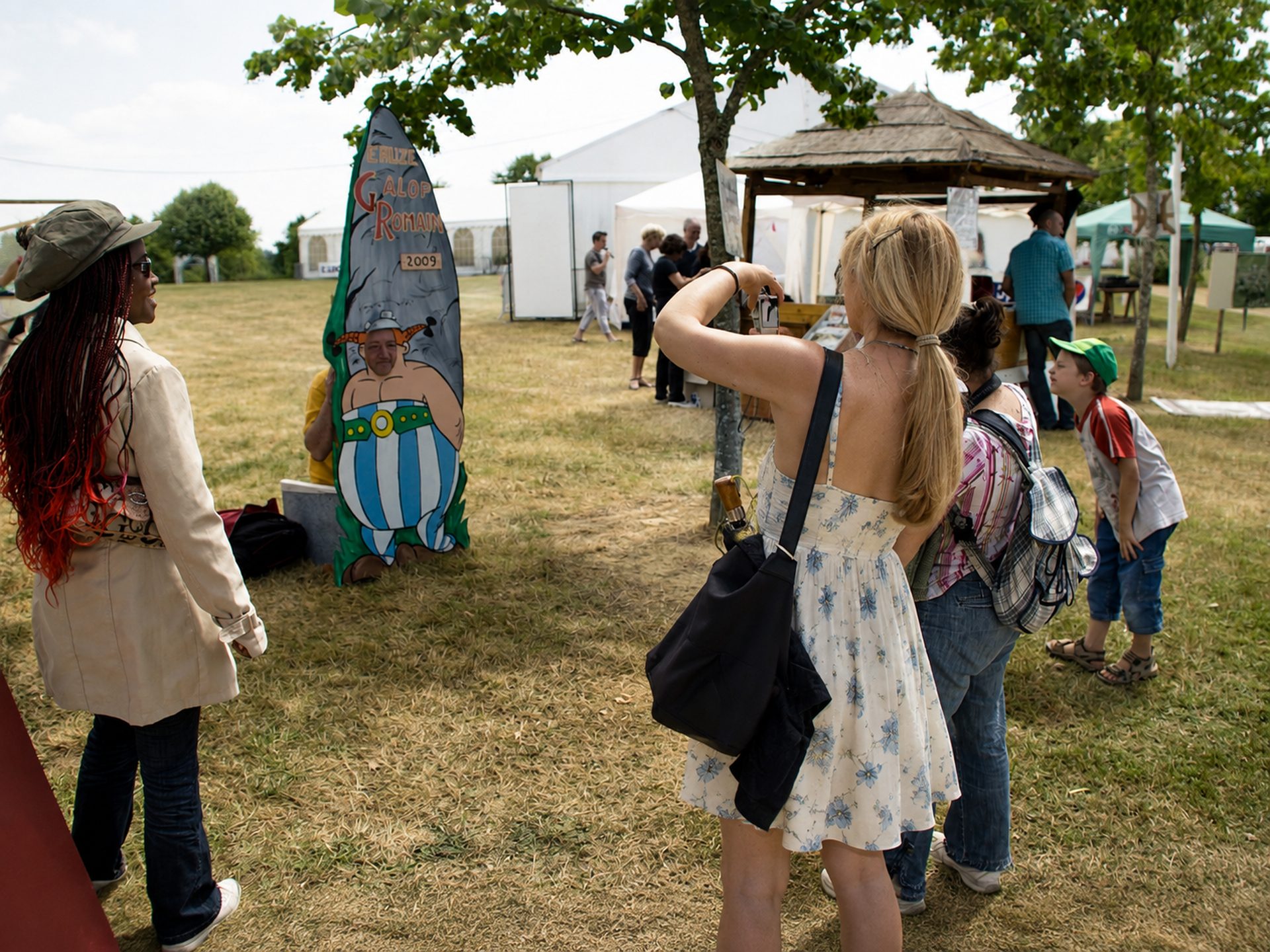 Anya prenant une photographie pendant le Galop romain