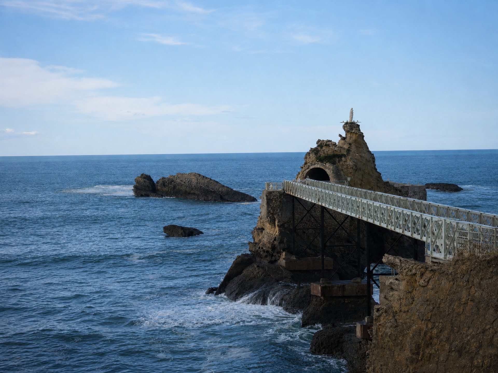 La passerelle du rocher de la Vierge à Biarritz