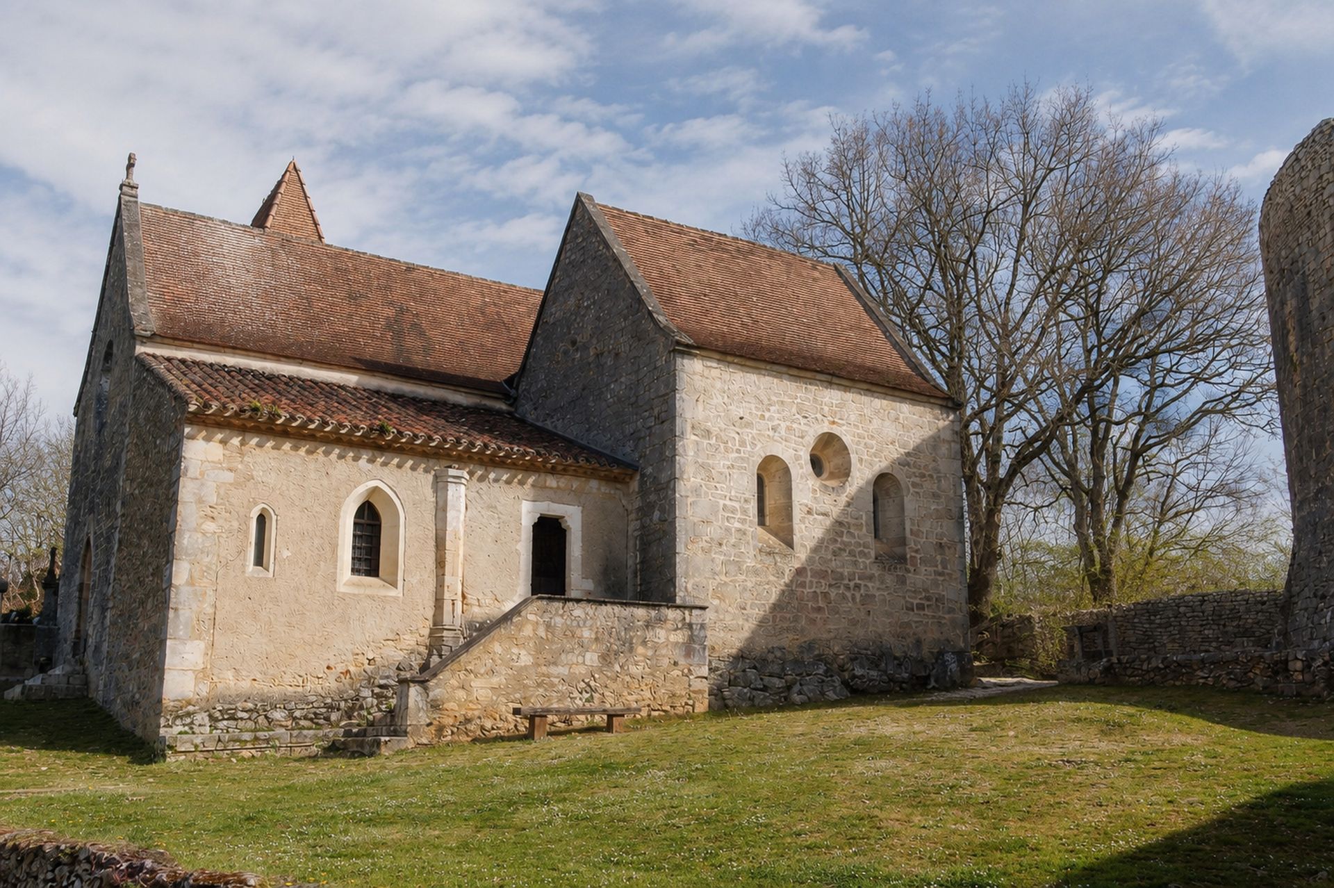 La chapelle de pierre dans l’enceinte du château de Bonaguil